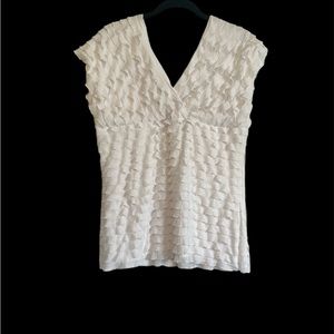 Such a pretty top , slightly used but in great shape!